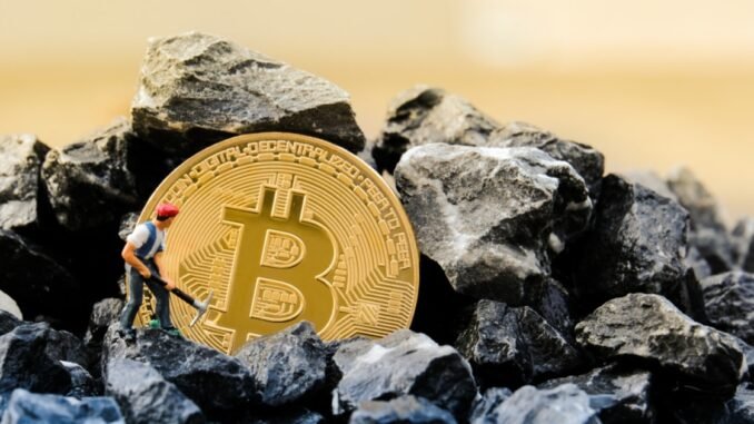 Michael Saylor Defends BTC Mining Council Embraces Decentralization